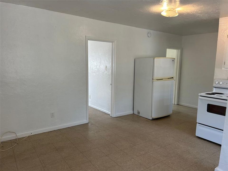 For Rent: $1,600 (2 beds, 1 baths, 700 Square Feet)