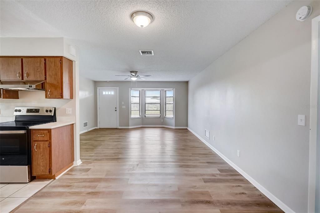 For Sale: $285,000 (3 beds, 2 baths, 1336 Square Feet)