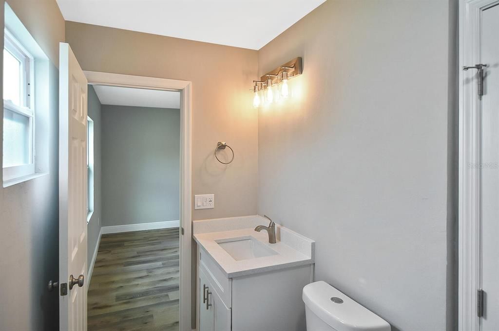 For Sale: $269,900 (2 beds, 1 baths, 912 Square Feet)