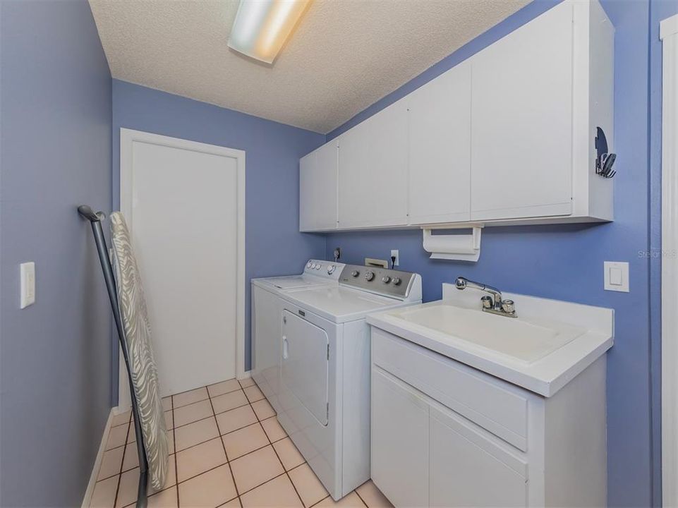 For Rent: $4,950 (3 beds, 2 baths, 2351 Square Feet)