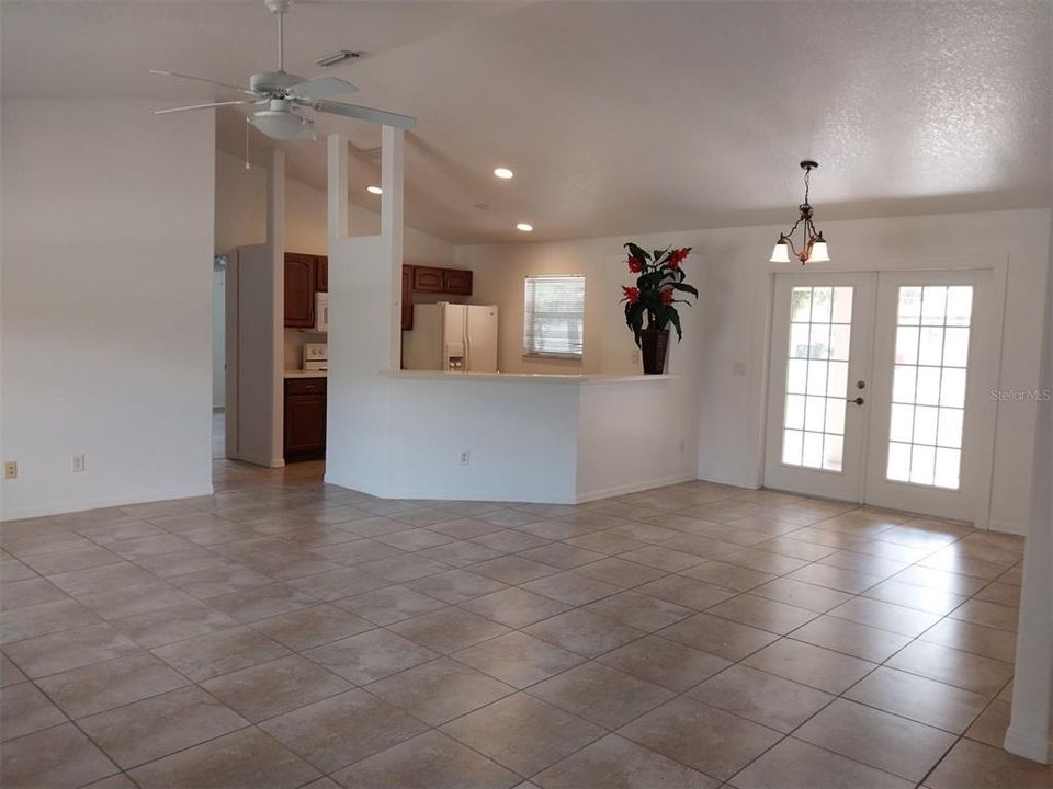 For Sale: $325,000 (3 beds, 2 baths, 1541 Square Feet)