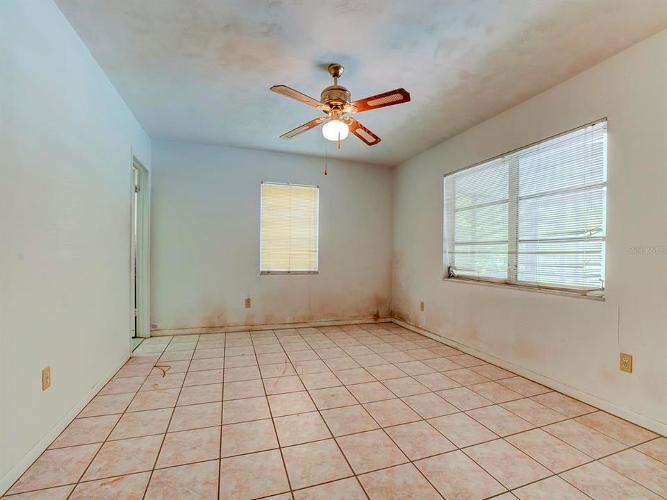 Active With Contract: $200,000 (3 beds, 2 baths, 1364 Square Feet)
