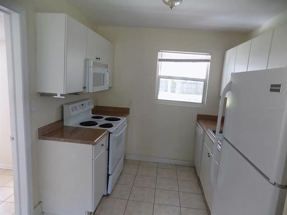 For Rent: $1,995 (3 beds, 1 baths, 856 Square Feet)