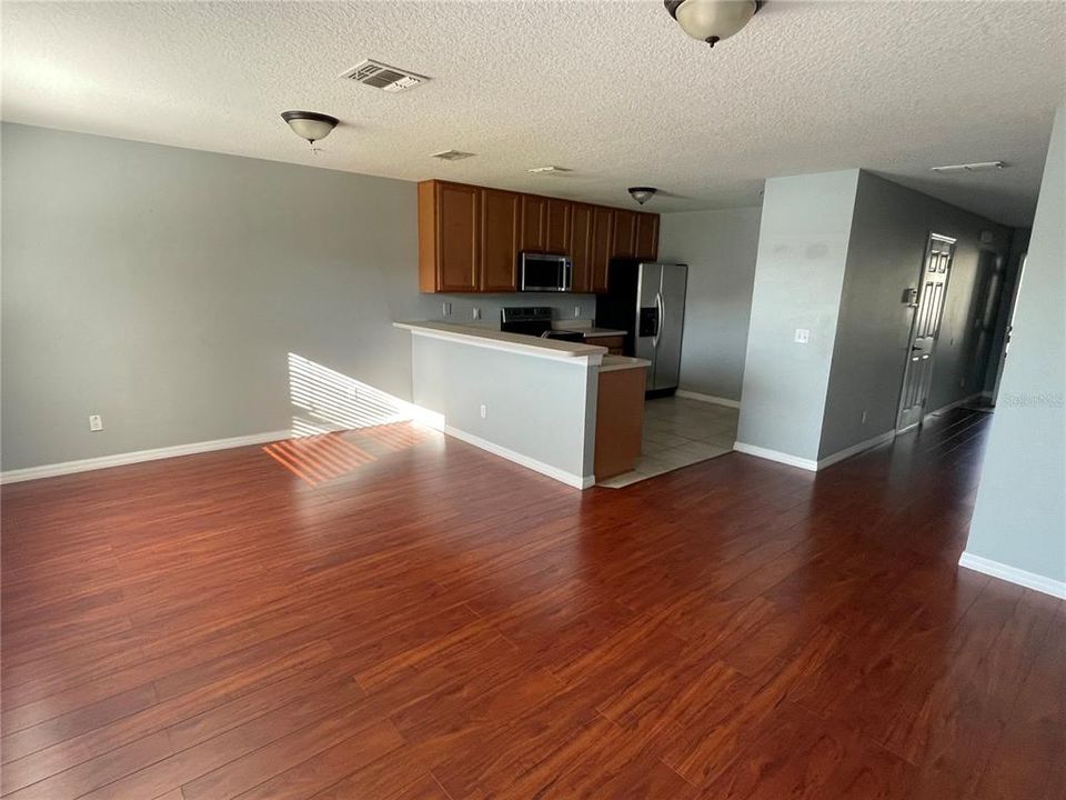 For Rent: $1,850 (2 beds, 2 baths, 1303 Square Feet)