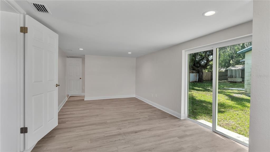 Active With Contract: $299,900 (4 beds, 2 baths, 1673 Square Feet)