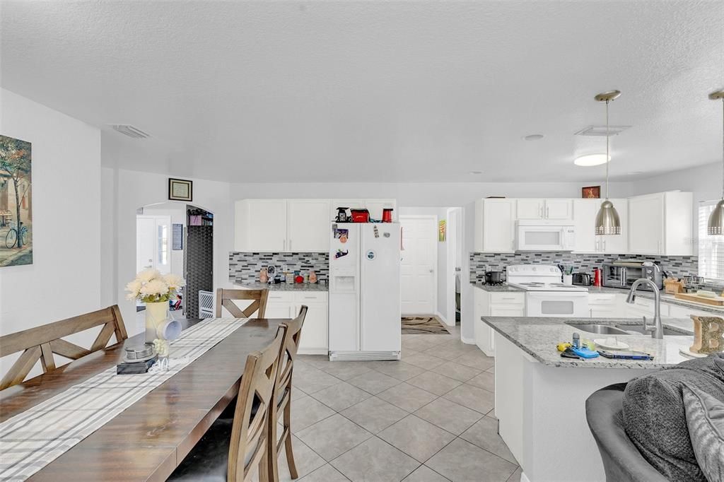 Active With Contract: $485,000 (3 beds, 2 baths, 2607 Square Feet)