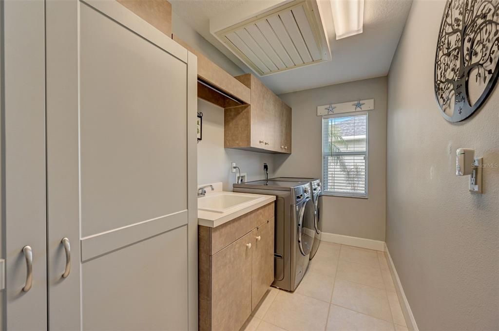 For Sale: $729,900 (2 beds, 2 baths, 2266 Square Feet)