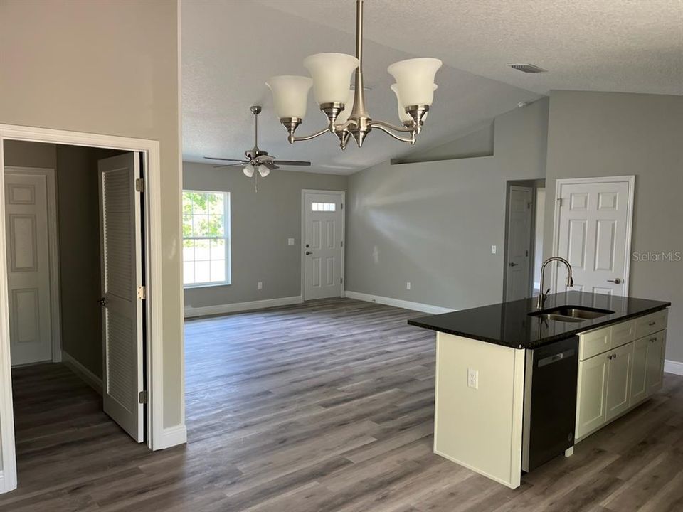 Active With Contract: $259,900 (3 beds, 2 baths, 1438 Square Feet)