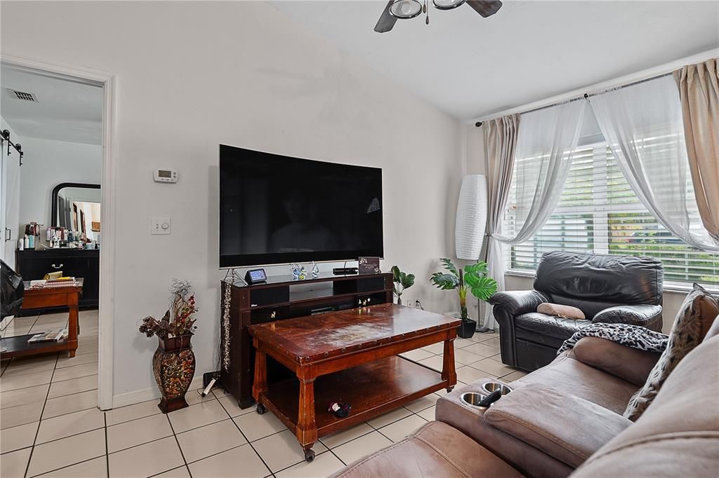 For Sale: $245,000 (2 beds, 2 baths, 962 Square Feet)