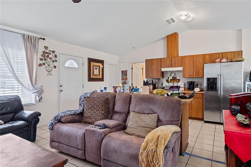 For Sale: $245,000 (2 beds, 2 baths, 962 Square Feet)