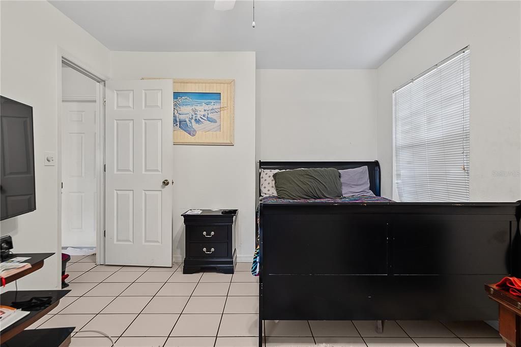 For Sale: $245,000 (2 beds, 2 baths, 962 Square Feet)