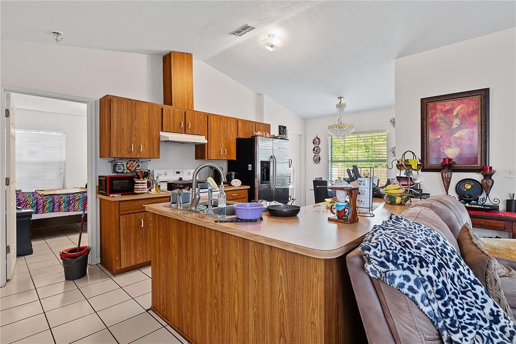 For Sale: $245,000 (2 beds, 2 baths, 962 Square Feet)