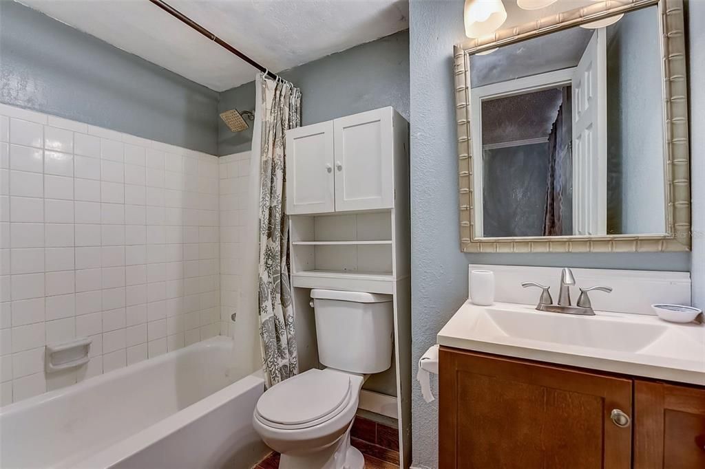 待售: $189,000 (1 贝兹, 2 浴室, 634 平方英尺)