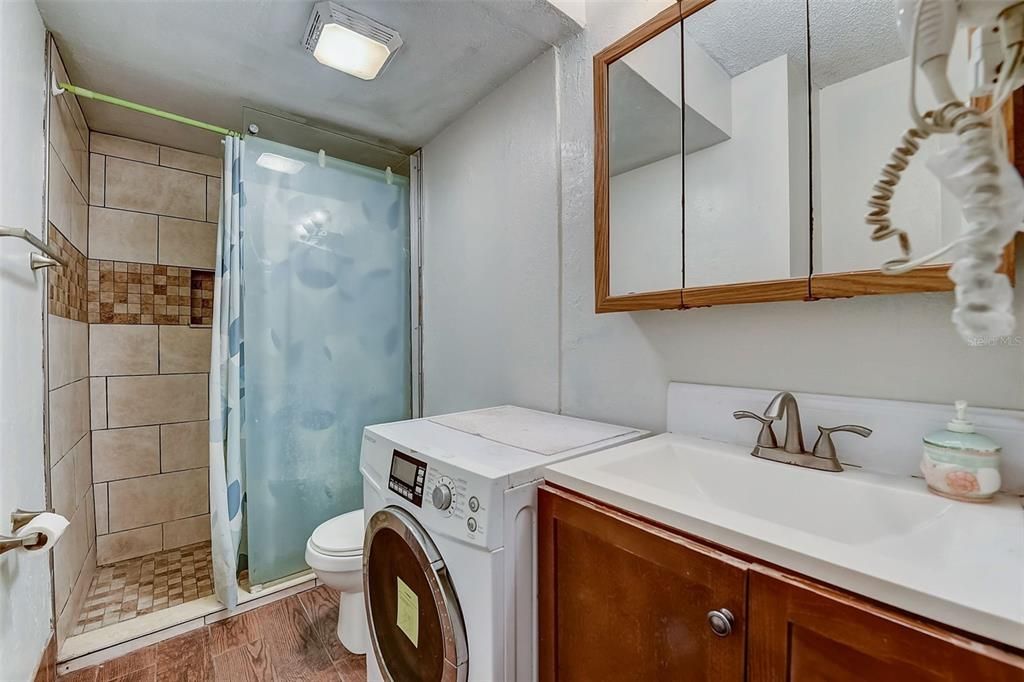 待售: $189,000 (1 贝兹, 2 浴室, 634 平方英尺)