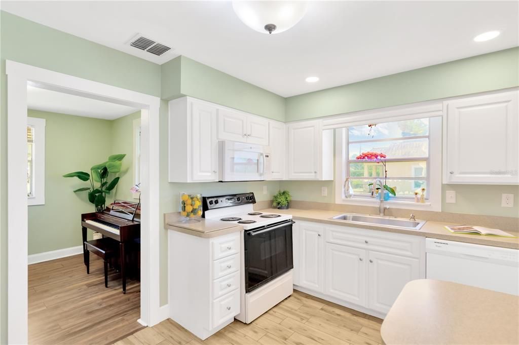 For Sale: $419,000 (4 beds, 2 baths, 2586 Square Feet)