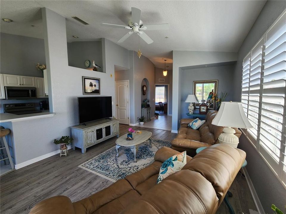 For Sale: $359,900 (3 beds, 2 baths, 1383 Square Feet)