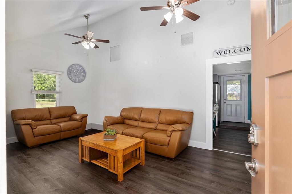 Active With Contract: $249,900 (2 beds, 1 baths, 792 Square Feet)