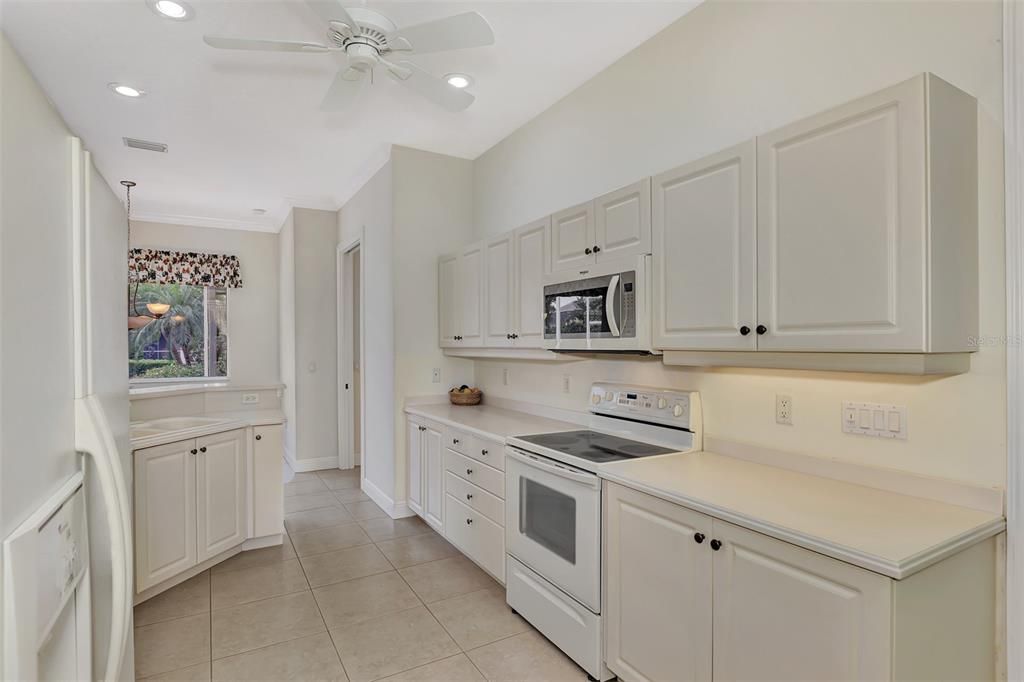 For Sale: $479,000 (3 beds, 2 baths, 1985 Square Feet)