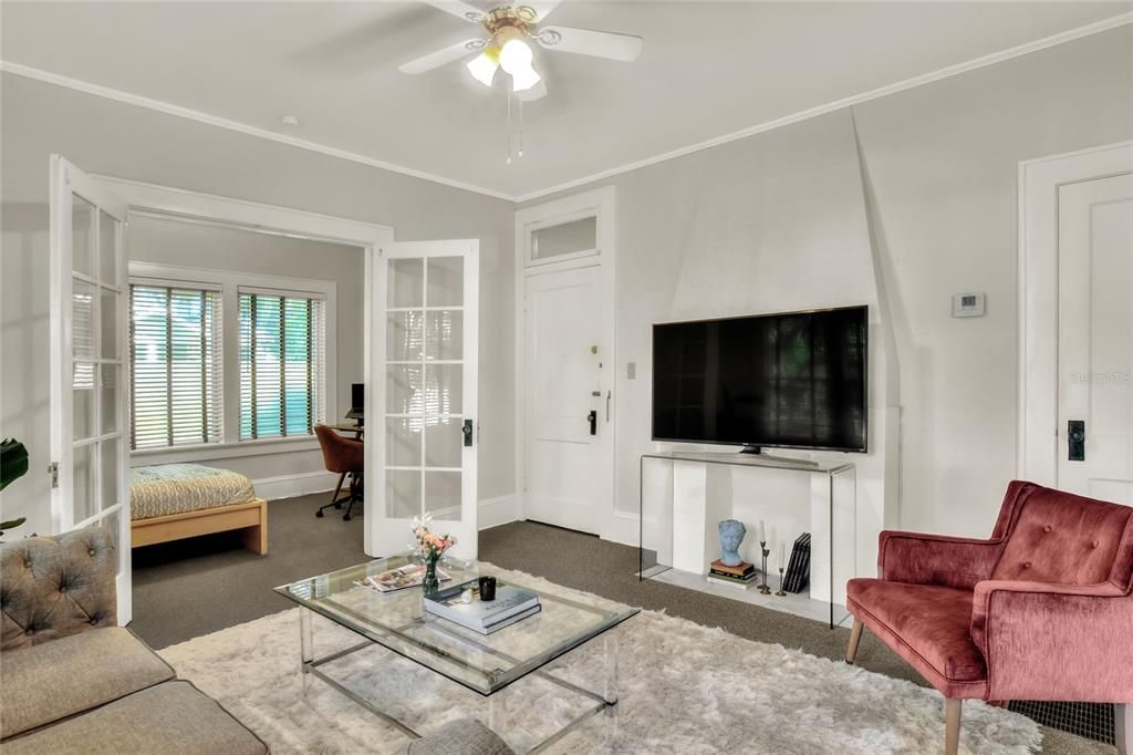 Active With Contract: $1,650 (2 beds, 1 baths, 1000 Square Feet)