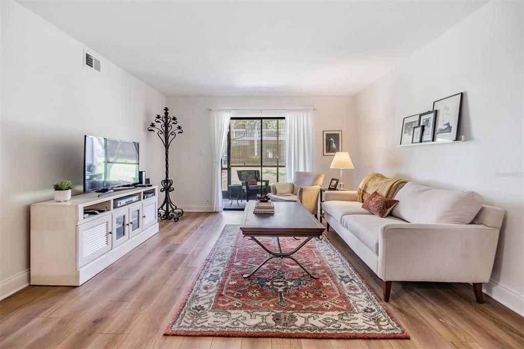 Active With Contract: $274,200 (2 beds, 2 baths, 1110 Square Feet)