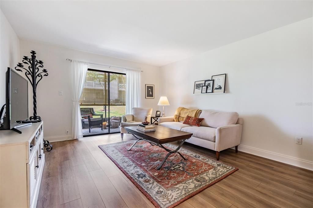 Active With Contract: $274,200 (2 beds, 2 baths, 1110 Square Feet)
