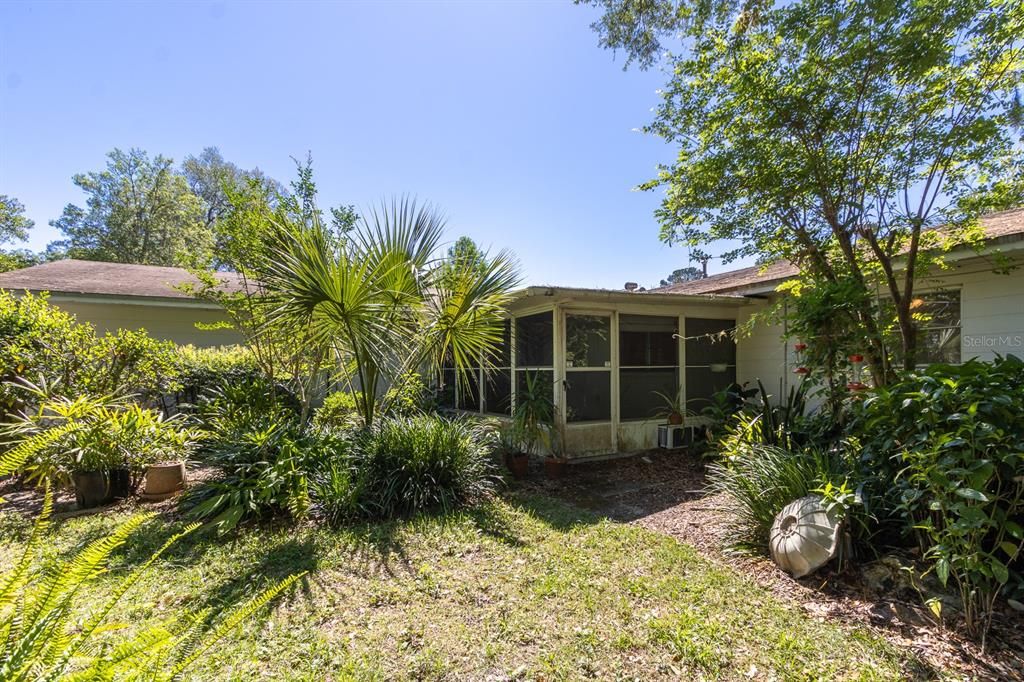 Active With Contract: $373,000 (4 beds, 2 baths, 1984 Square Feet)