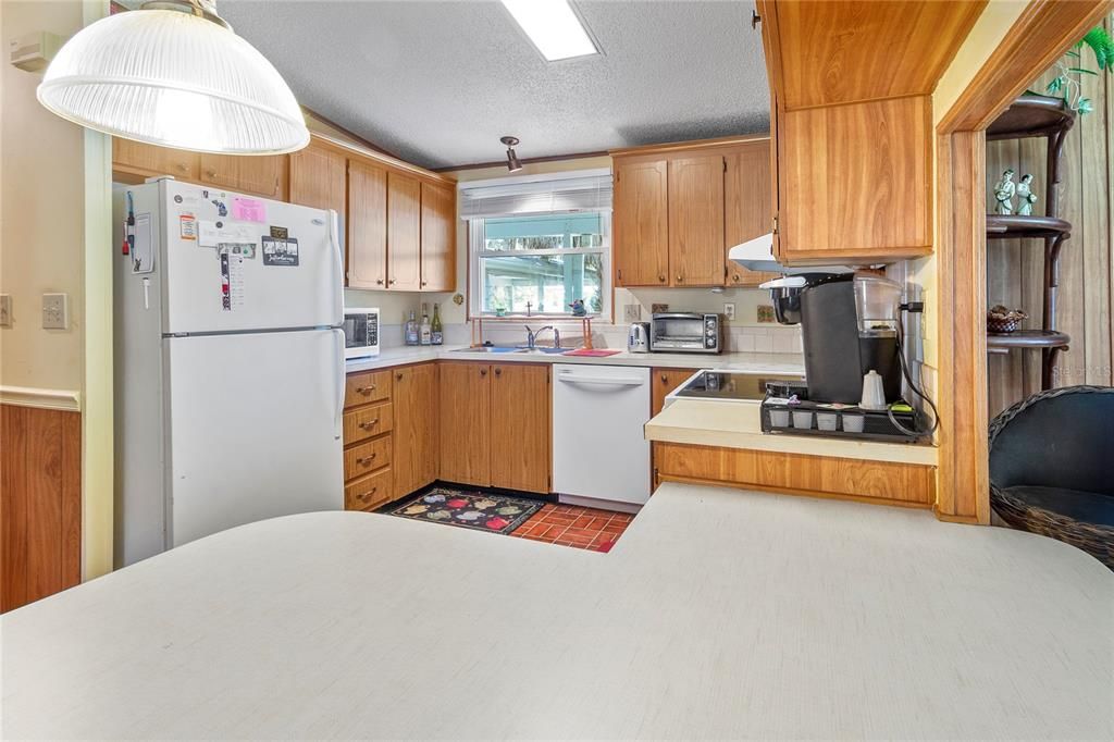 For Sale: $199,900 (2 beds, 2 baths, 1222 Square Feet)