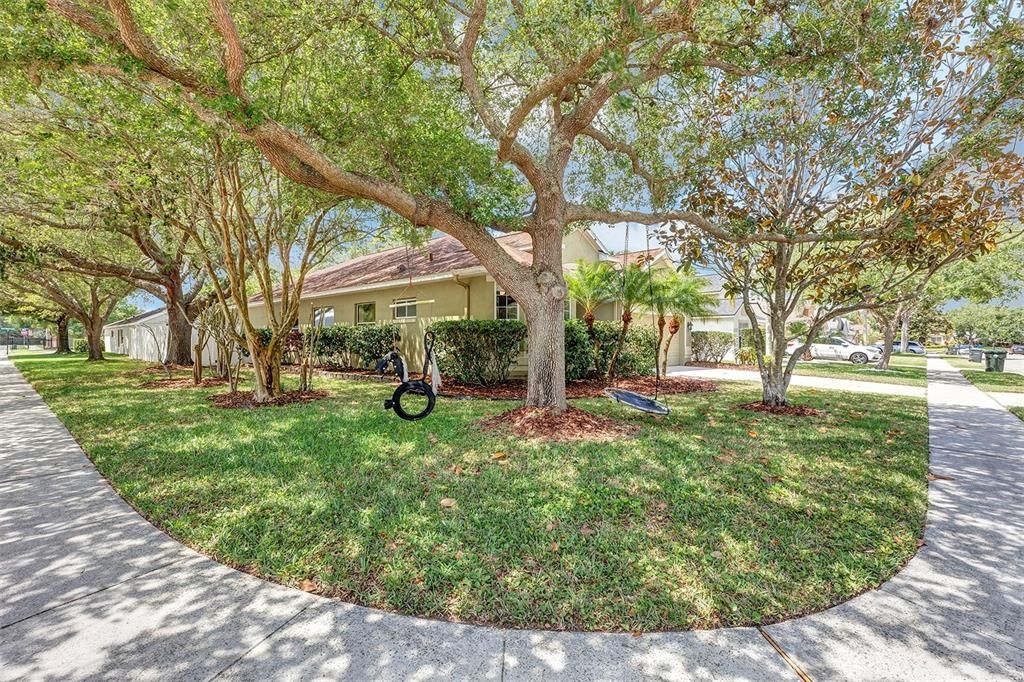 Active With Contract: $525,000 (4 beds, 3 baths, 2071 Square Feet)