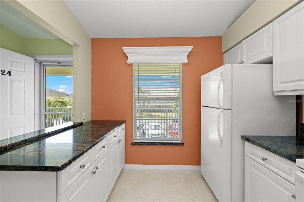 For Sale: $325,000 (2 beds, 2 baths, 1110 Square Feet)