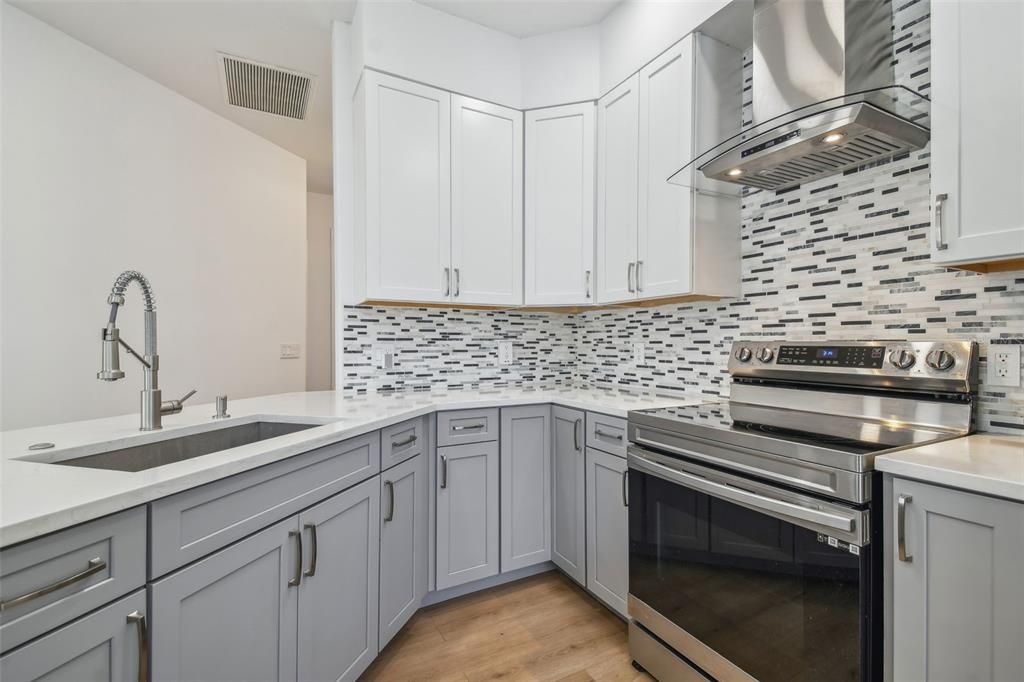 For Sale: $559,900 (3 beds, 2 baths, 1720 Square Feet)