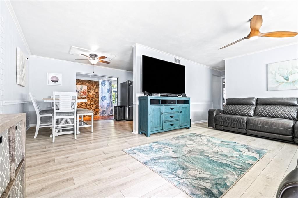Active With Contract: $594,900 (3 beds, 2 baths, 1612 Square Feet)