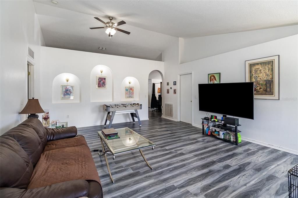 For Sale: $339,000 (3 beds, 2 baths, 1932 Square Feet)