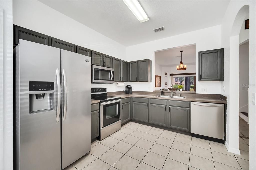 Active With Contract: $267,000 (3 beds, 2 baths, 1457 Square Feet)