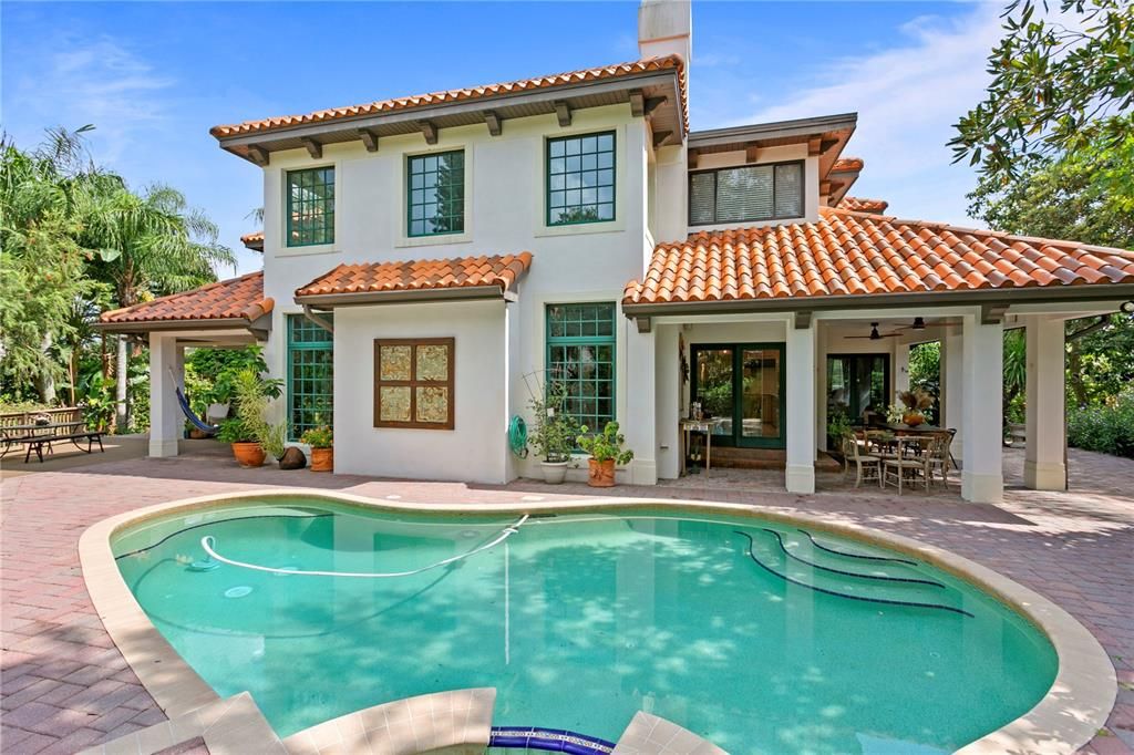 Recently Sold: $2,600,000 (5 beds, 6 baths, 4259 Square Feet)