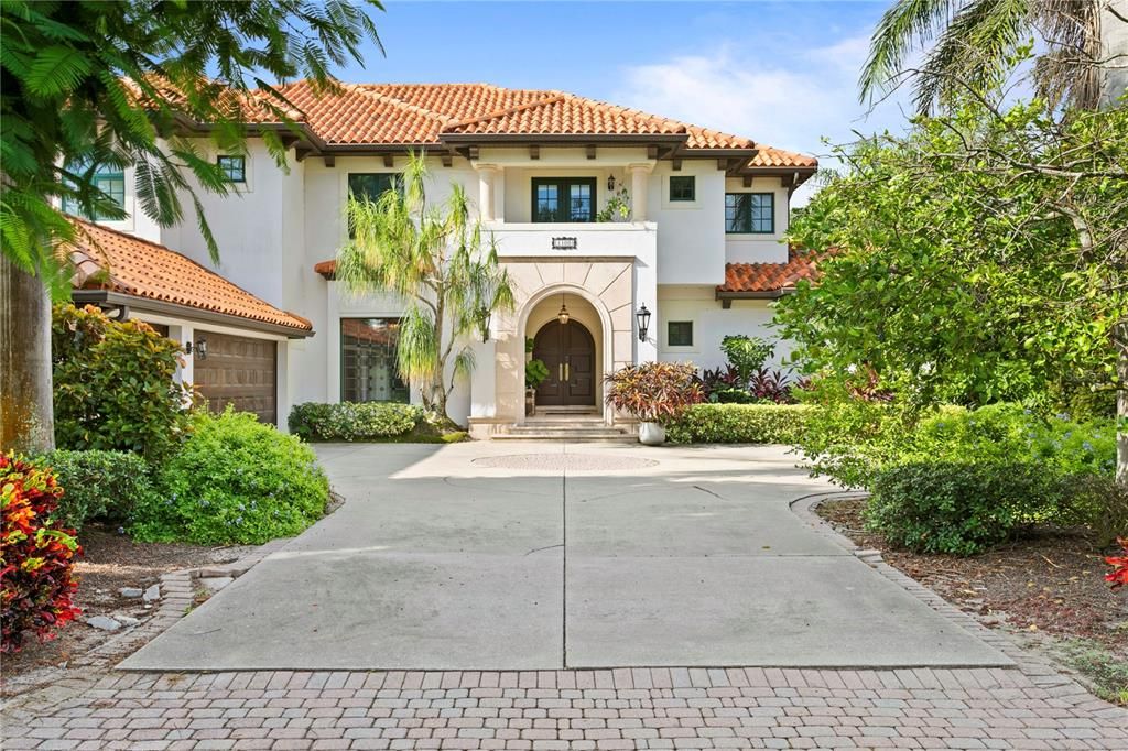 Recently Sold: $2,600,000 (5 beds, 6 baths, 4259 Square Feet)
