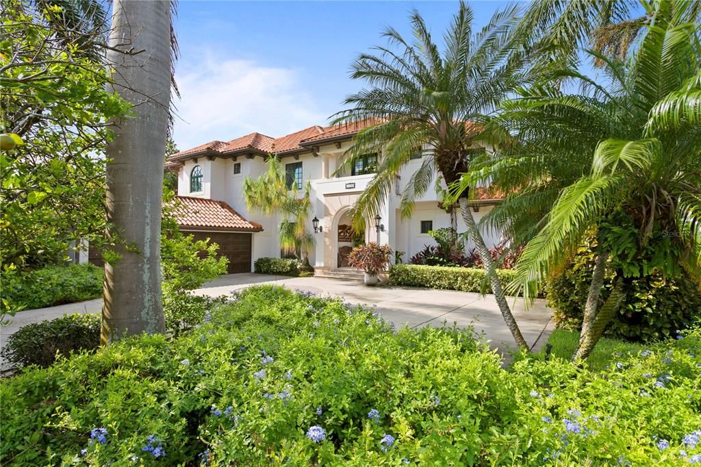 Recently Sold: $2,600,000 (5 beds, 6 baths, 4259 Square Feet)