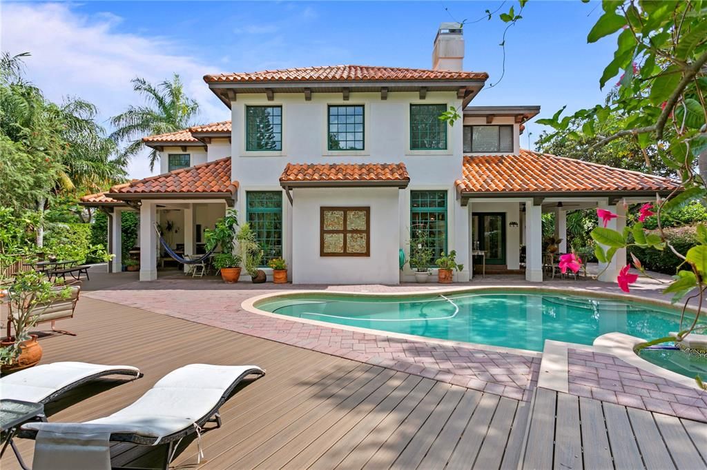 Recently Sold: $2,600,000 (5 beds, 6 baths, 4259 Square Feet)