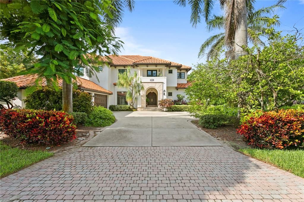 Recently Sold: $2,600,000 (5 beds, 6 baths, 4259 Square Feet)