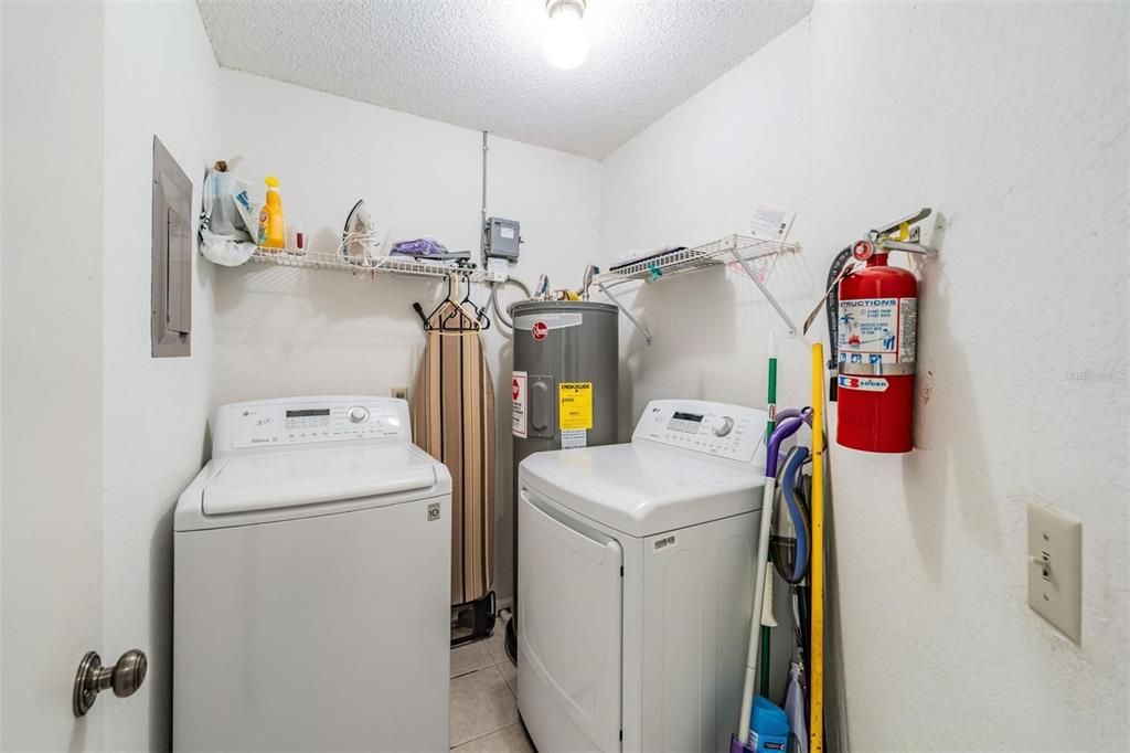 For Sale: $259,900 (2 beds, 2 baths, 1110 Square Feet)