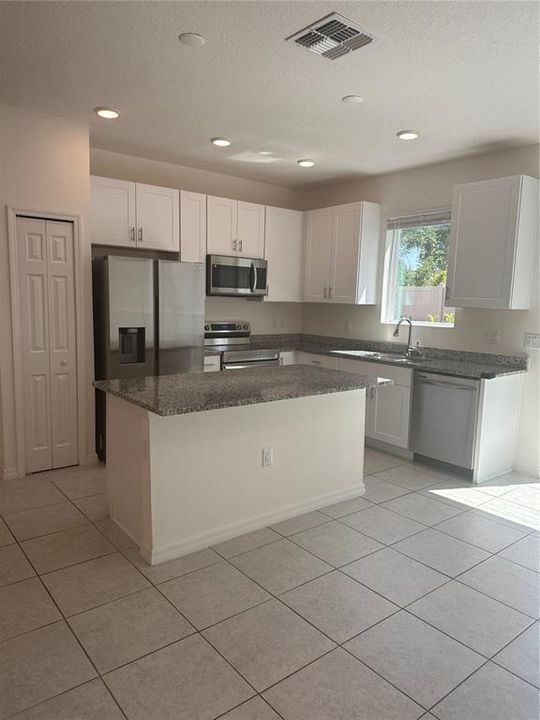 For Rent: $2,300 (3 beds, 2 baths, 1650 Square Feet)