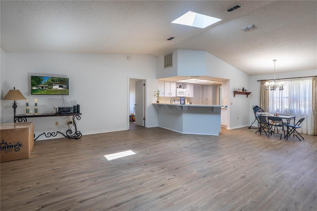 For Sale: $279,600 (3 beds, 2 baths, 1944 Square Feet)