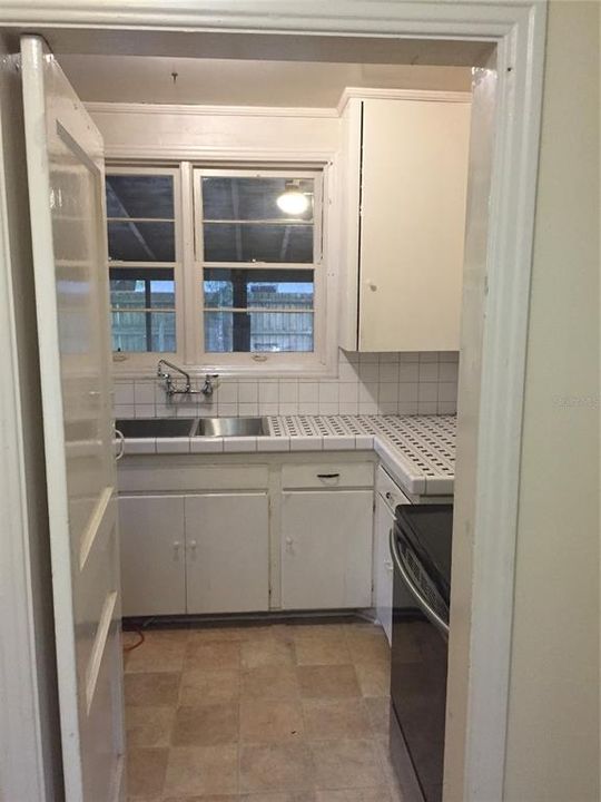 For Sale: $450,000 (2 beds, 1 baths, 1158 Square Feet)