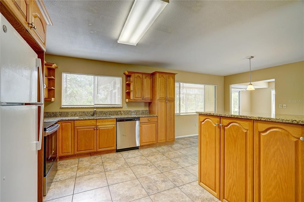 For Sale: $299,900 (3 beds, 2 baths, 1319 Square Feet)