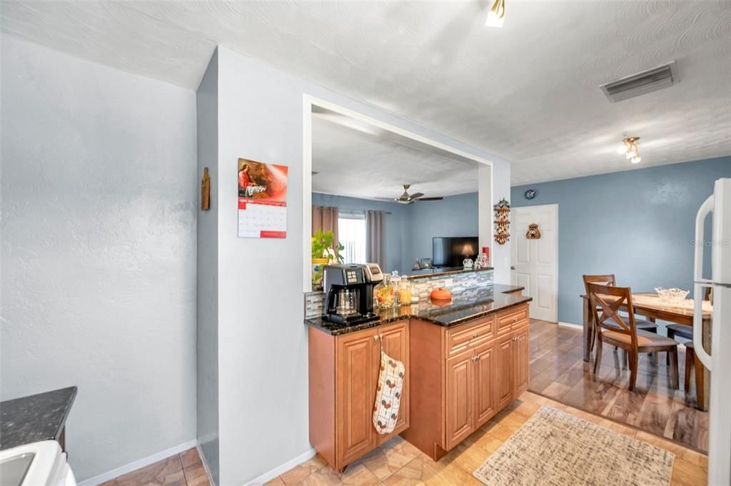 Active With Contract: $389,500 (2 beds, 2 baths, 1043 Square Feet)