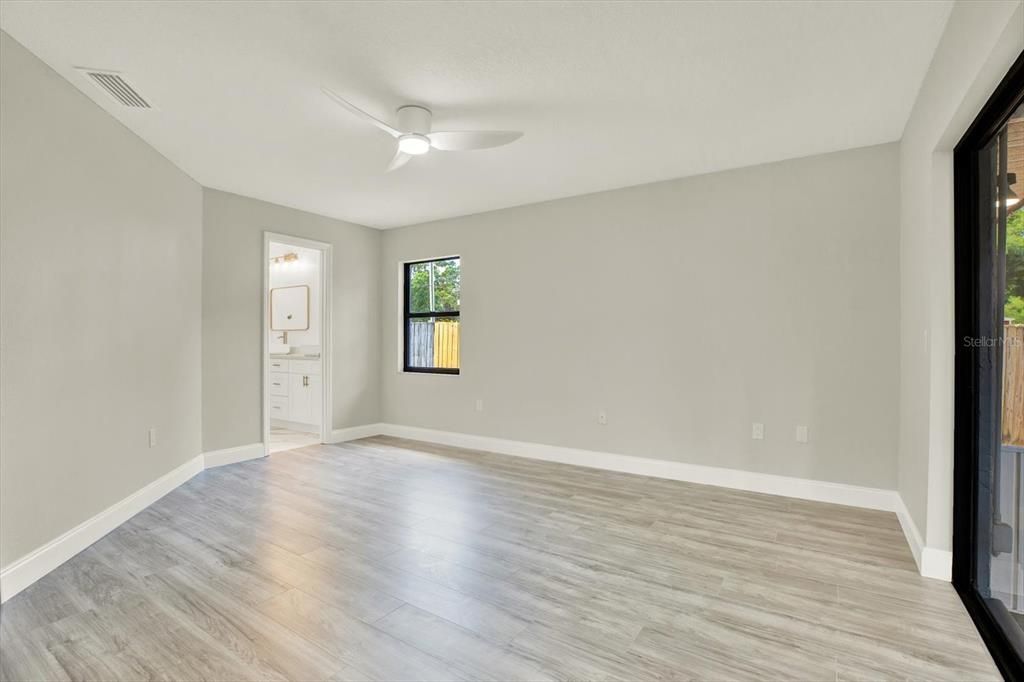 Active With Contract: $334,900 (3 beds, 2 baths, 1379 Square Feet)