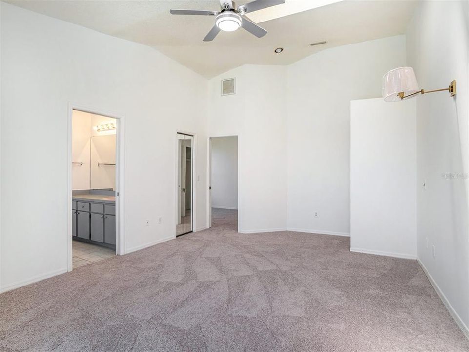 Active With Contract: $475,900 (3 beds, 2 baths, 1592 Square Feet)