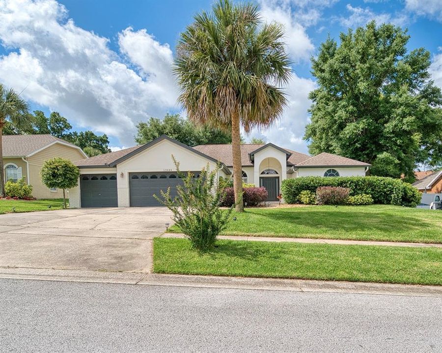 Active With Contract: $599,000 (4 beds, 3 baths, 2690 Square Feet)