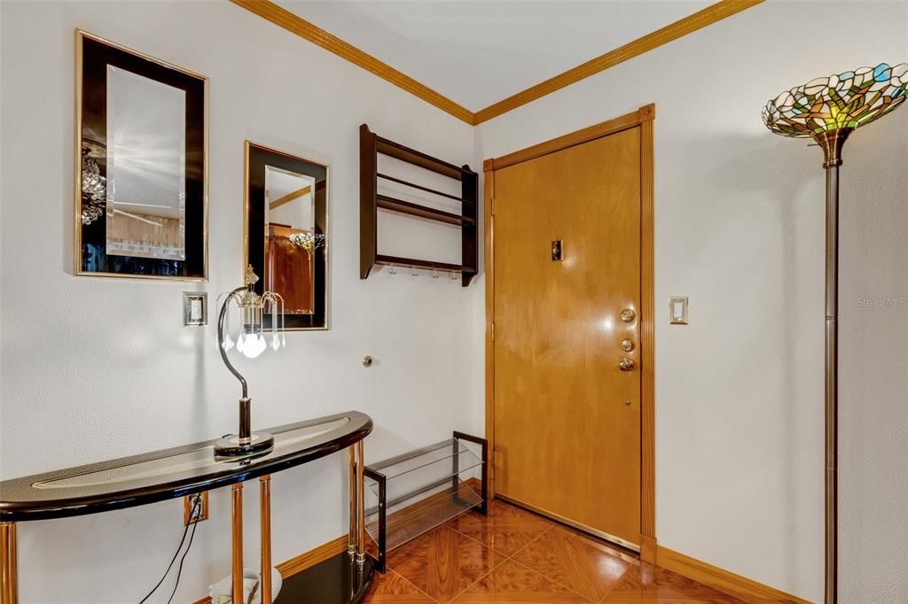 For Rent: $1,800 (1 beds, 1 baths, 694 Square Feet)