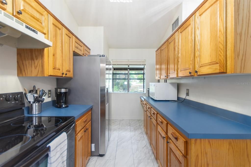 Active With Contract: $249,900 (3 beds, 2 baths, 1683 Square Feet)