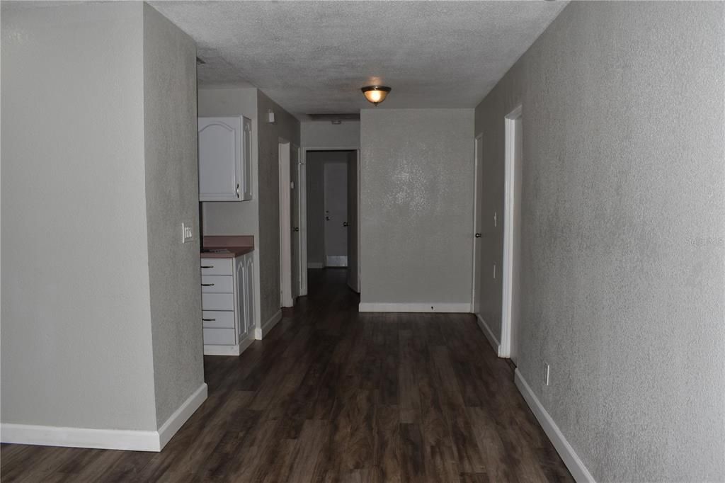 For Rent: $1,875 (2 beds, 1 baths, 932 Square Feet)